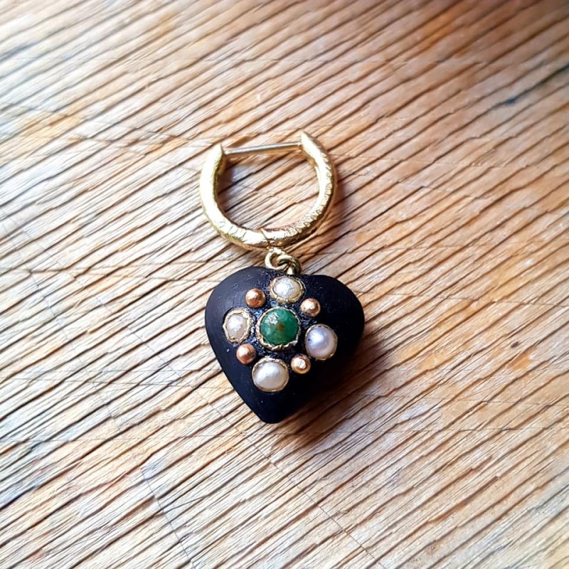 5 Octobre aukso auskaras su smaragdu ir upiniais perlais TIMM